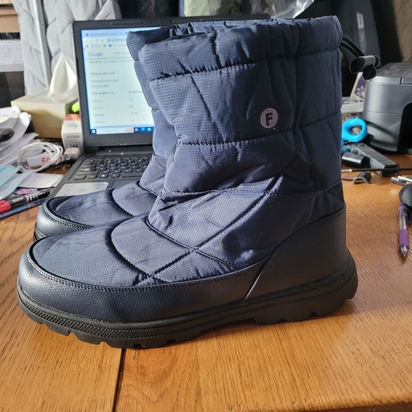 Man's Snow Boots - Picture 2 of 9